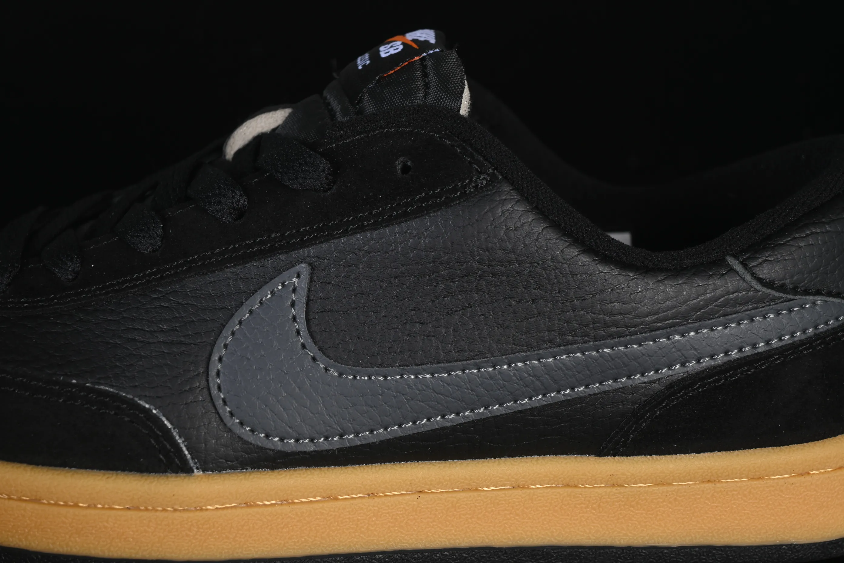 All categories Nk SB Dunk series Nike SB Fc Classic campus sneakers Nike SB Fc Classic Nike autumn and winter campus casual sneakers 909096-008